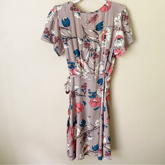 ASTR The Label | Mini Wrap Dress Floral Print V-neck Summer Purple Medium - Picture 7 of 9
